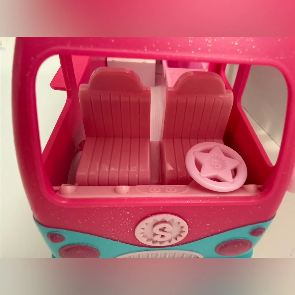 Shopkins Glitzi Ice Cream Truck playset from Moose Toys - Picture 6 of 11